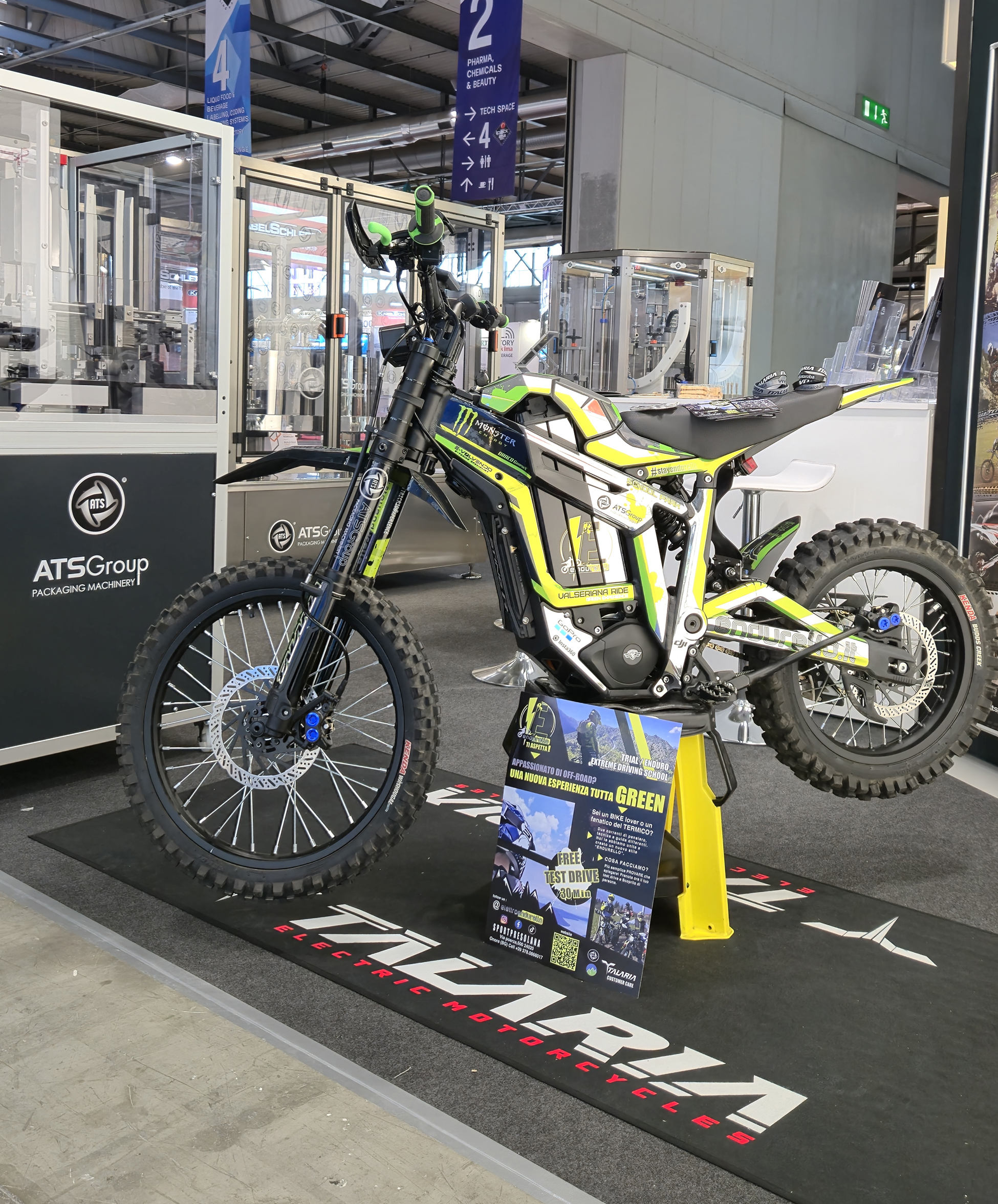 Moto elettrica Endurello esposta nello stand ATS a Ipack-Ima Milano