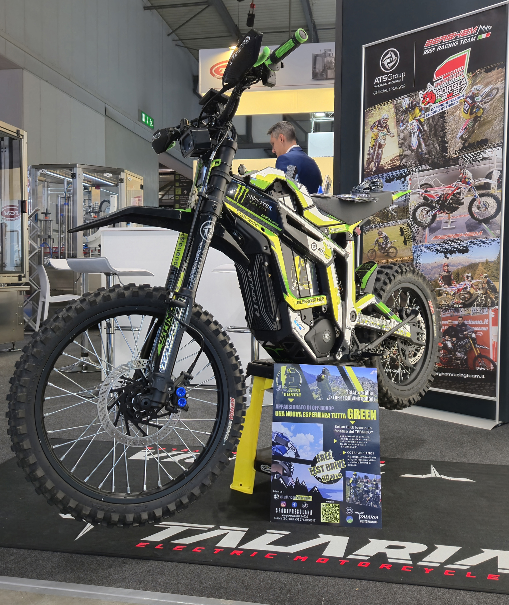 Moto elettrica Endurello presentata nello stand ATS a Ipack-Ima 2025